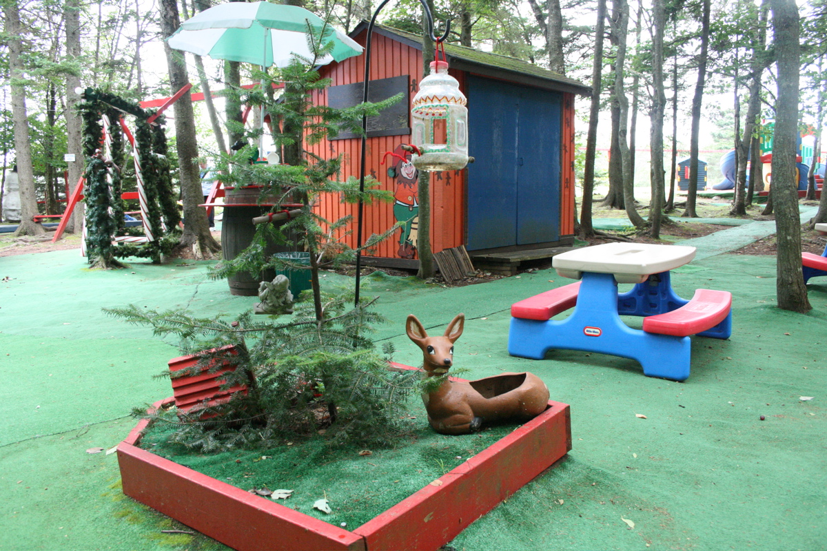 Grass carpeting is omnipresent at Santa's Woods